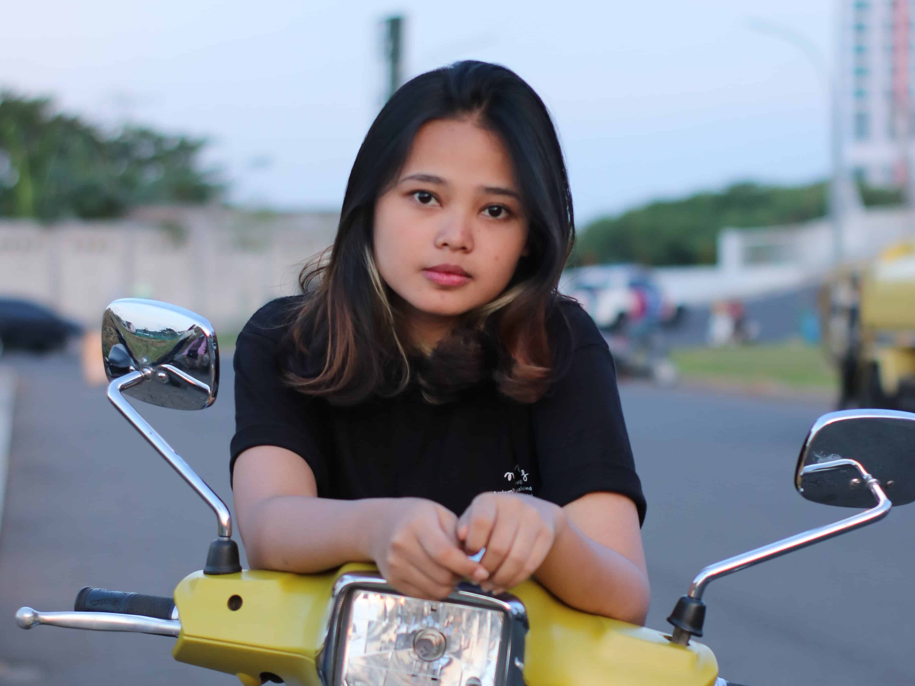 Photoshoot motor vespa pribadi dengan model. 